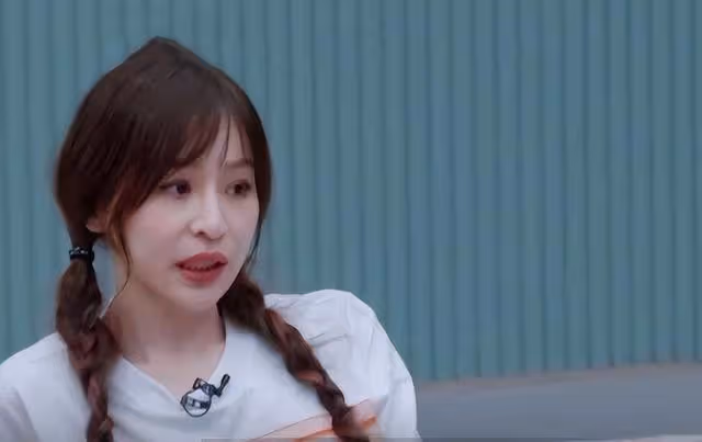 薛凱琪將衣服反穿引熱議!粉絲誤會其有意為之,真相揭開讓人心疼