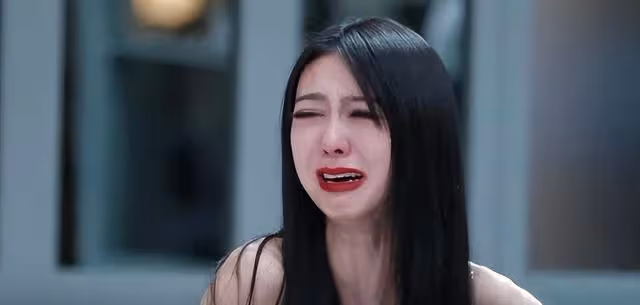 薛凱琪將衣服反穿引熱議!粉絲誤會其有意為之,真相揭開讓人心疼