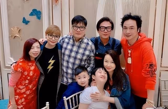 盡顯老態!59歲香港知名男星近況體型消瘦,曝患高血壓擔心有意外