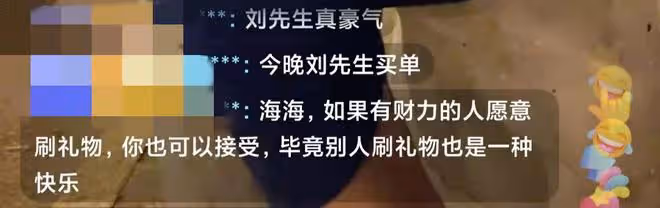 32歲男演員地鐵口擺地攤,喝3元一瓶礦泉水,t恤賣29元一件大清倉
