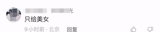 63歲唐僧徐少華街頭嗨唱,場地簡陋發福明顯,給異性送紅包遭圍觀