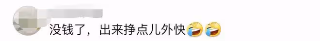 63歲唐僧徐少華街頭嗨唱,場地簡陋發福明顯,給異性送紅包遭圍觀