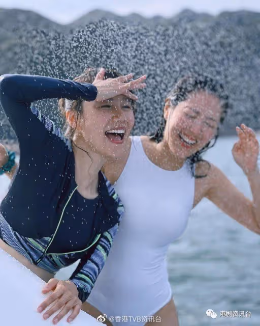 黃翠如炎夏出海消暑!黃宗澤玩直立板笑容滿臉