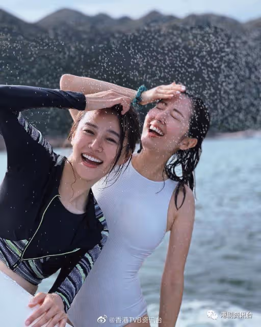 黃翠如炎夏出海消暑!黃宗澤玩直立板笑容滿臉