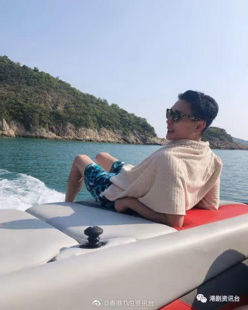 黃翠如炎夏出海消暑!黃宗澤玩直立板笑容滿臉
