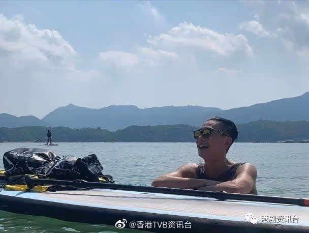 黃翠如炎夏出海消暑!黃宗澤玩直立板笑容滿臉