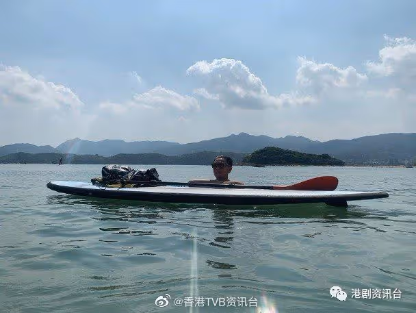 黃翠如炎夏出海消暑!黃宗澤玩直立板笑容滿臉