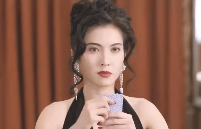李婉華18歲女兒公開戀情!被男友摟抱親吻太甜蜜,是法律系高材生