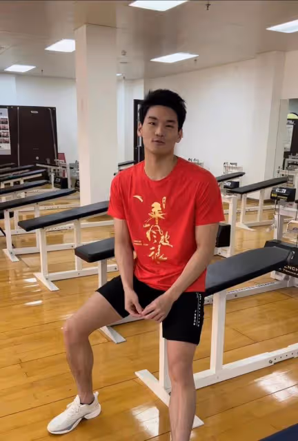 網曝游泳運動員私生活混亂!疑背著女友劈腿偷腥,渣男語錄引眾怒