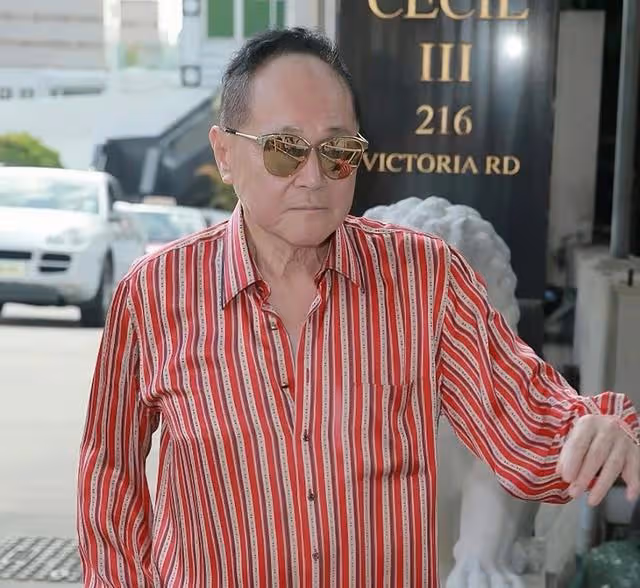 85歲知名富商又曝新戀情!漂亮女友30歲左右,身材豐滿四肢纖細