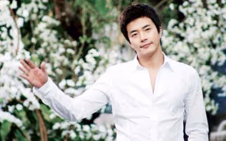 權相佑:憑《天國的階梯》爆紅,32歲娶孫泰英,如今成百億樓王
