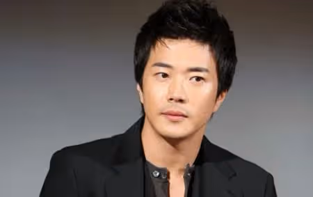 權相佑:憑《天國的階梯》爆紅,32歲娶孫泰英,如今成百億樓王