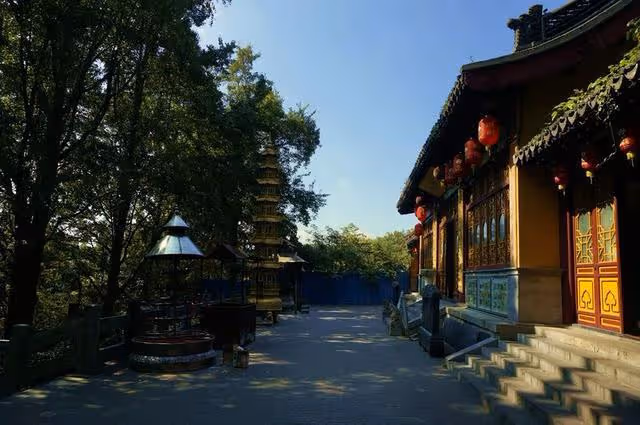 吳啊萍身份曝光,玄奘寺主持身份也曝出:985大學畢業,喜歡美容