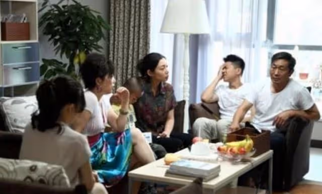 我買新房婆婆來暫住,下班回家看到滿屋子的人,氣得我直接回了娘家