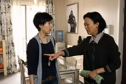 「老婆,父母供我名牌大學畢業,你陪嫁的房子必須寫我父母名字」