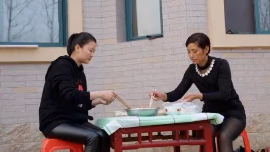 「老婆,父母供我名牌大學畢業,你陪嫁的房子必須寫我父母名字」