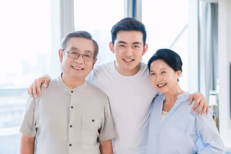 弟弟一家4口來打工,想暫住哥嫂家一年,哥哥拒絕:我也寄人籬下