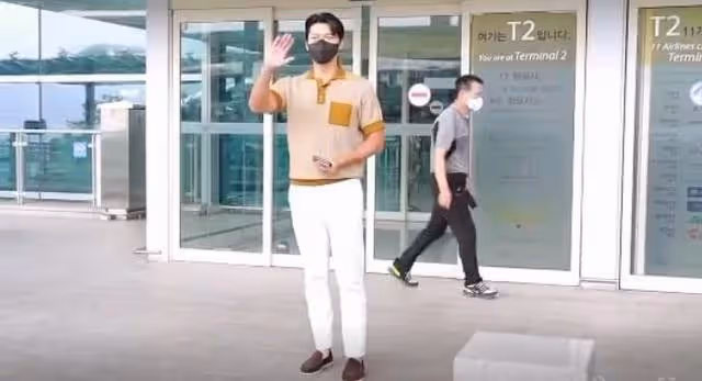 玄彬現身米蘭機場:聊到孫藝珍時一臉甜笑,在機場和粉絲熱情互動