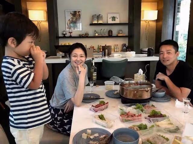 汪小菲「直播哭訴」想孩子!淚眼婆娑面容憔悴,自曝與「大S協商」很久未成功,就是不讓見