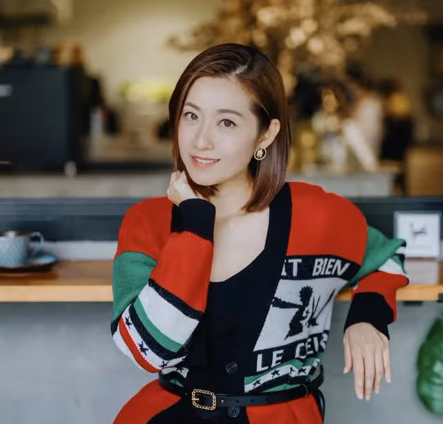 TVB知名女星再破離婚傳聞!收丈夫99朵玫瑰,夫妻倆聚少離多