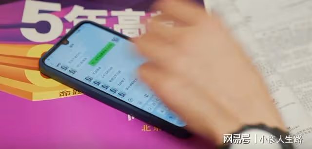 《張衛國的夏天》廣告太肆無忌憚了，大logo恨不得懟觀眾臉上