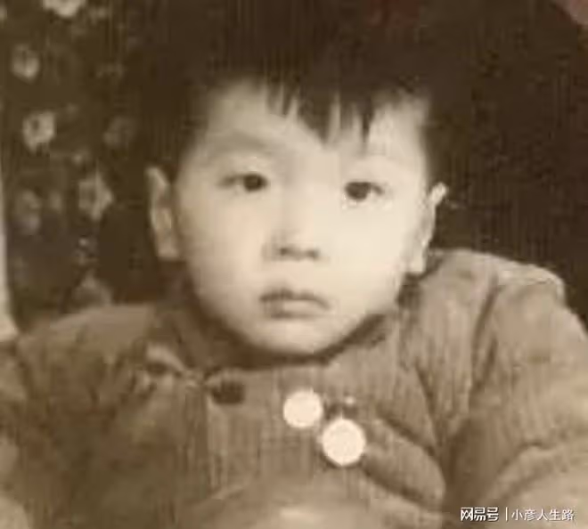 李春波一曲《小芳》成名，苦戀20年，最終娶到自己的初戀