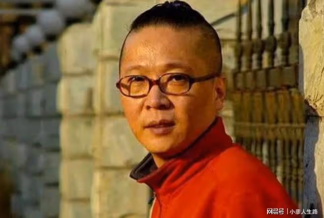 李春波一曲《小芳》成名，苦戀20年，最終娶到自己的初戀