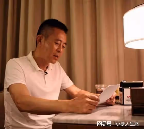 12年後再看侯勇,從百變戲骨到「老牛吃嫩草」,他到底經歷了啥?