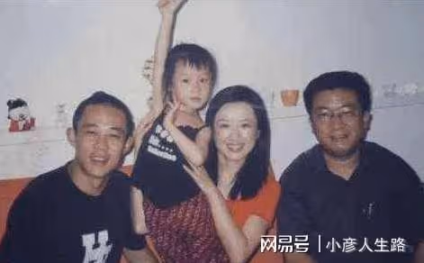 12年後再看侯勇,從百變戲骨到「老牛吃嫩草」,他到底經歷了啥?