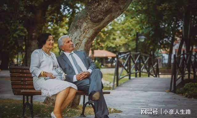 71歲阿姨遇「黃昏戀」,有錢有房慘被騙,「渣大爺」騙情又盜財