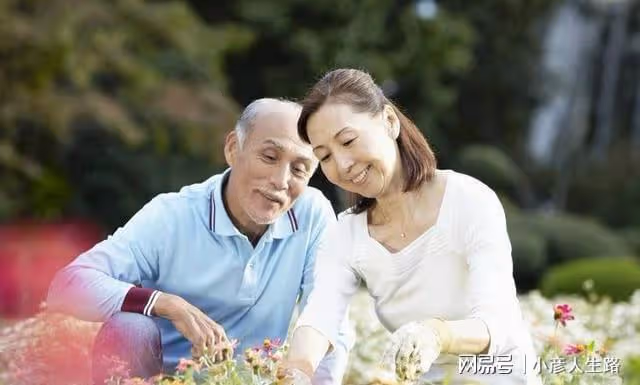 71歲阿姨遇「黃昏戀」,有錢有房慘被騙,「渣大爺」騙情又盜財