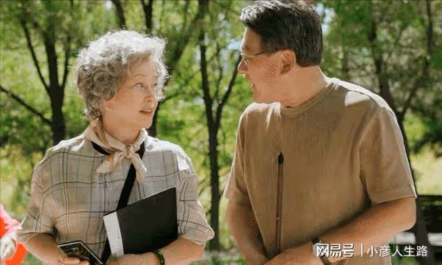 71歲阿姨遇「黃昏戀」,有錢有房慘被騙,「渣大爺」騙情又盜財