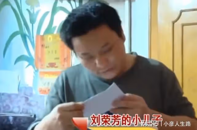 2021年,78歲健康老人被送進養老院,子女拿走20萬存款:逼不得已