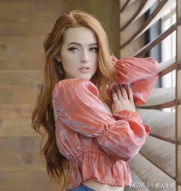 美國鑽石級的美人，陽光沙灘下的美人身影，抒寫嫵媚穿搭之美