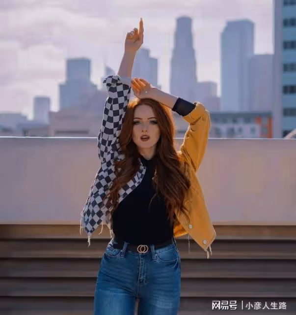 美國鑽石級的美人，陽光沙灘下的美人身影，抒寫嫵媚穿搭之美