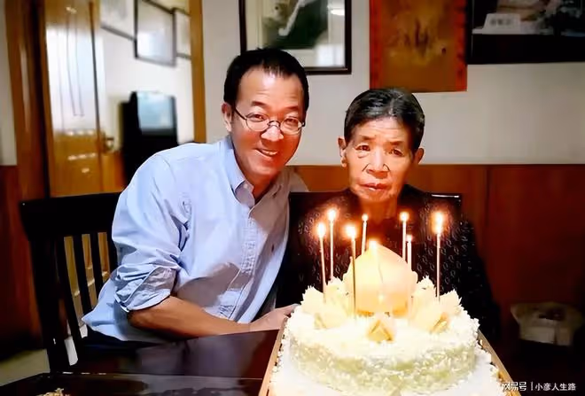 俞敏洪:為何要給母親下跪?他如何對待老年痴呆的母親?