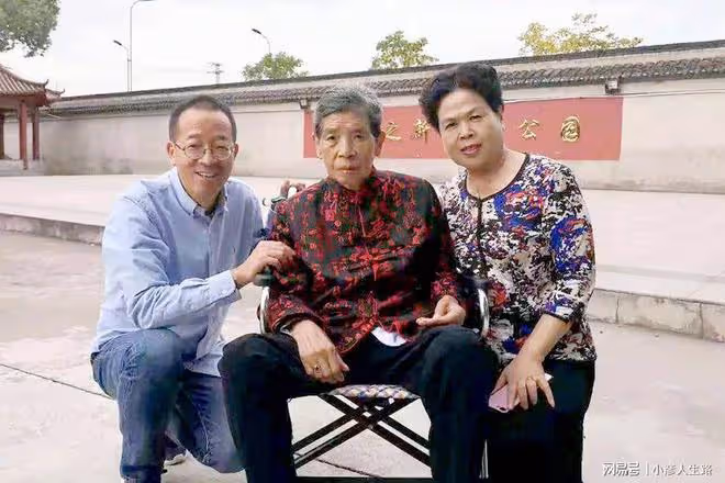 俞敏洪:為何要給母親下跪?他如何對待老年痴呆的母親?