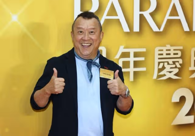 曾志偉公司被曝欠錢不還!多名群眾憤怒堵門哭訴喊話:必須還錢