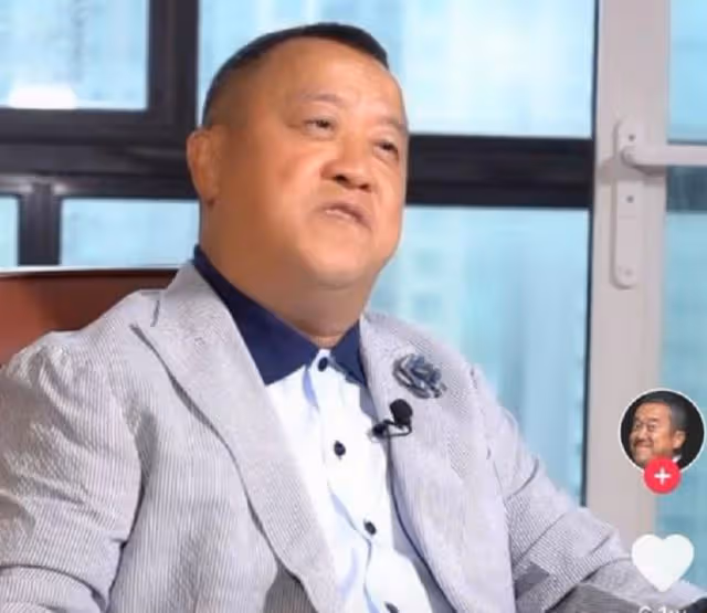 曾志偉公司被曝欠錢不還!多名群眾憤怒堵門哭訴喊話:必須還錢