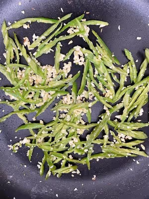 中餐吃出小蠻腰～青椒雞胸肉絲