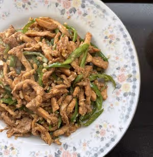 中餐吃出小蠻腰～青椒雞胸肉絲