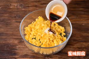 超快手韭菜盒子！用餃子皮就能做！