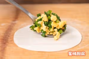 超快手韭菜盒子！用餃子皮就能做！