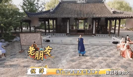 倪萍王剛再次攜手主持 兩人相擁難掩激動