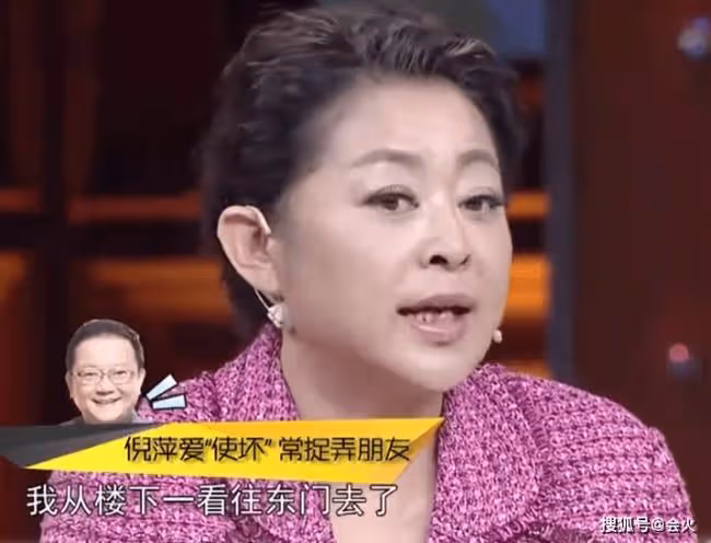 倪萍王剛再次攜手主持 兩人相擁難掩激動