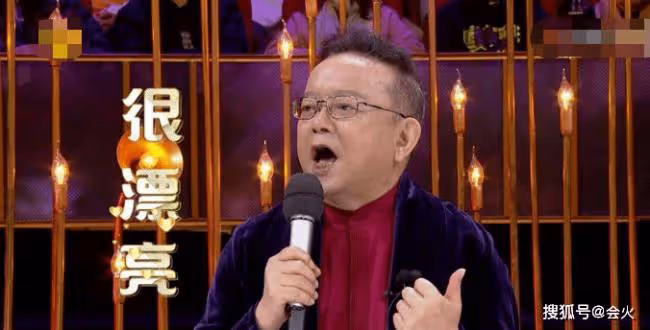 倪萍王剛再次攜手主持 兩人相擁難掩激動