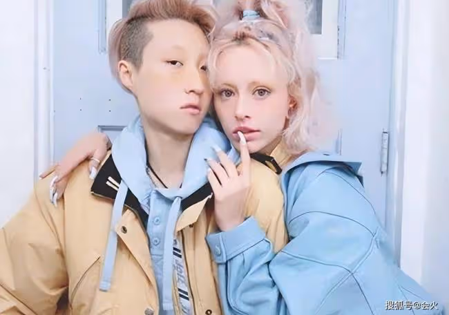 成龍前女友吳綺莉曬泳照 穿短褲背心皮膚太白嫩
