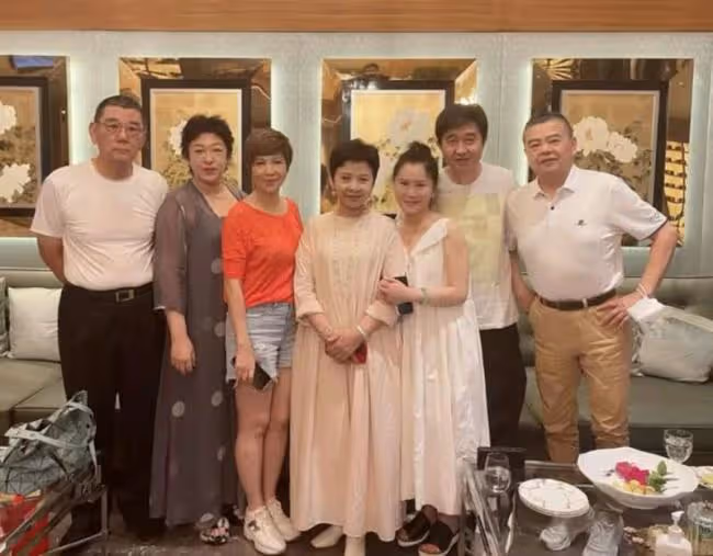 中國老牌歌手齊聚富婆家 杭天琪董文華如複製