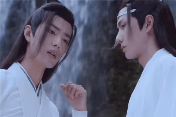 王一博背景起底,到底是不是富二代,為何資源那麼好_時候