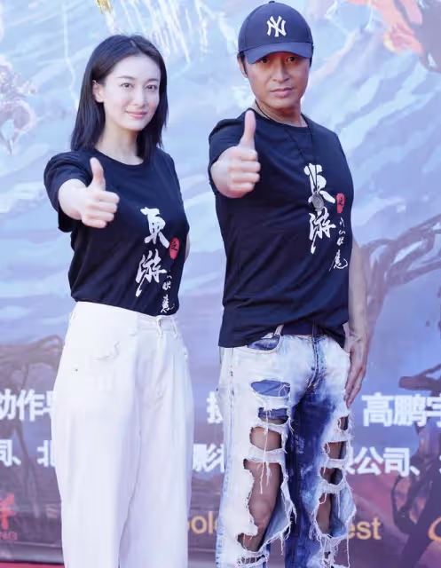 馬景濤前妻健身房秀身材!穿背心短褲細腰長腿吸睛,不像倆娃的媽